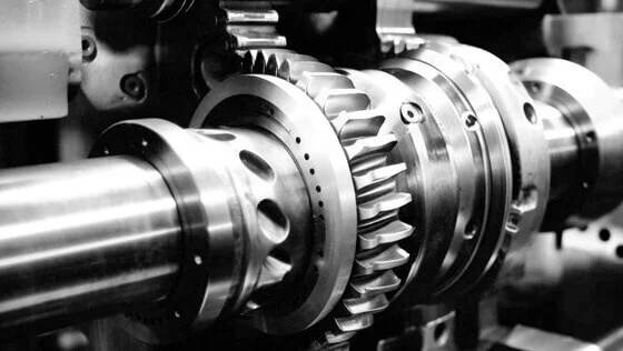 imagen de una pieza de cierta máquina industrial de acero